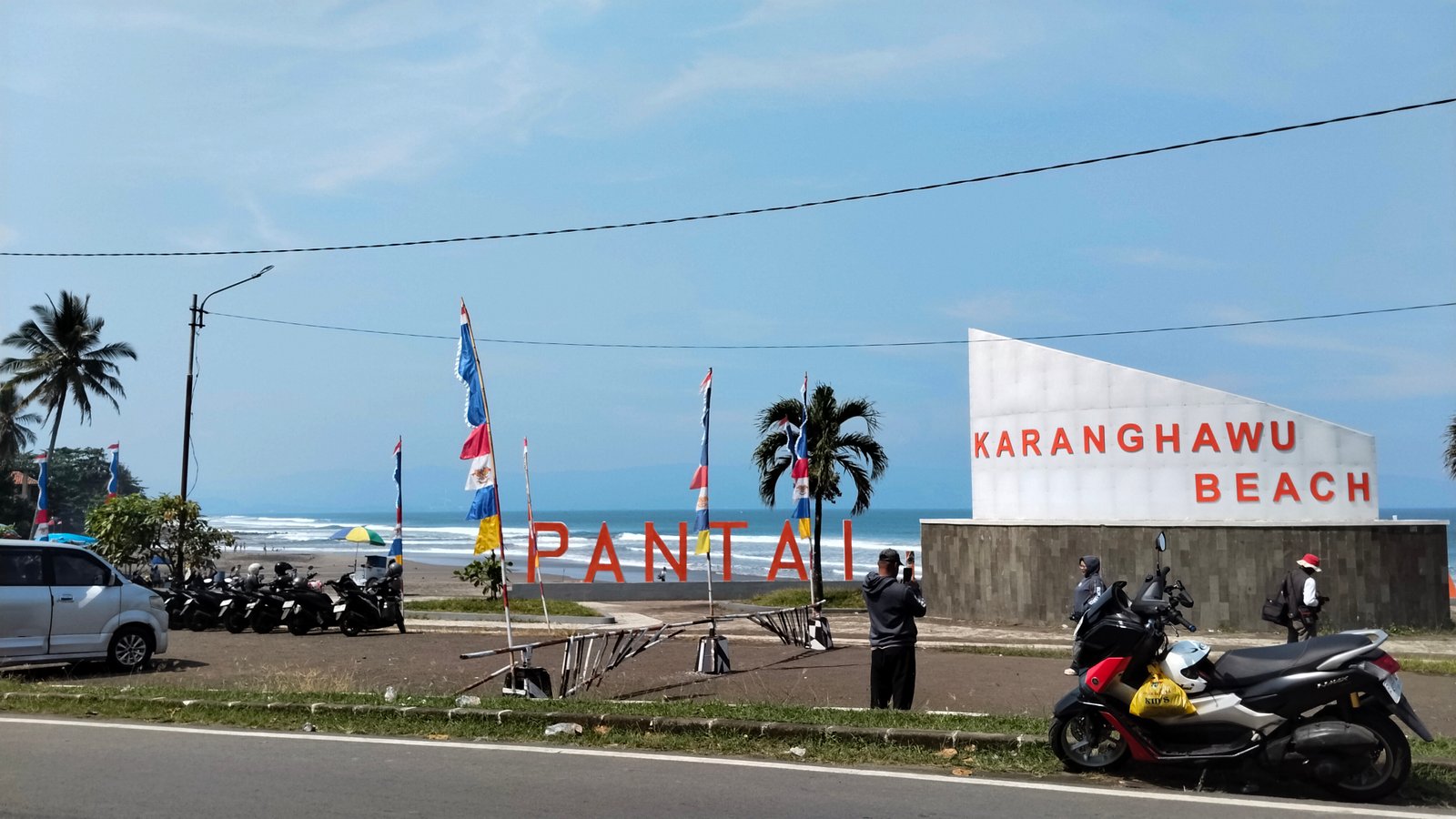 Pesona Pantai Karanghawu Cisolok Bikin Betah Berlama-lama